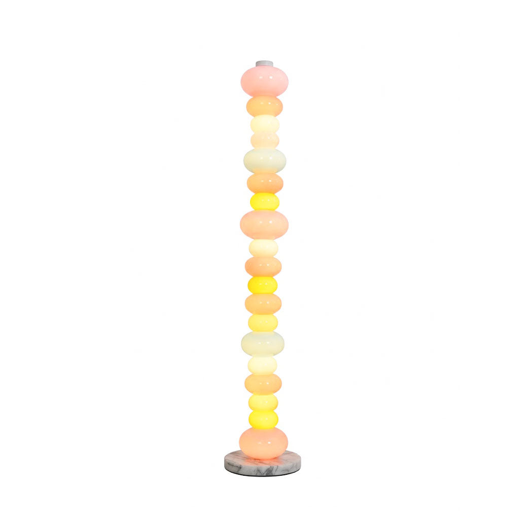 Lámpara de pie de cristal de colores Zucara en un salón luminoso – imagen 2